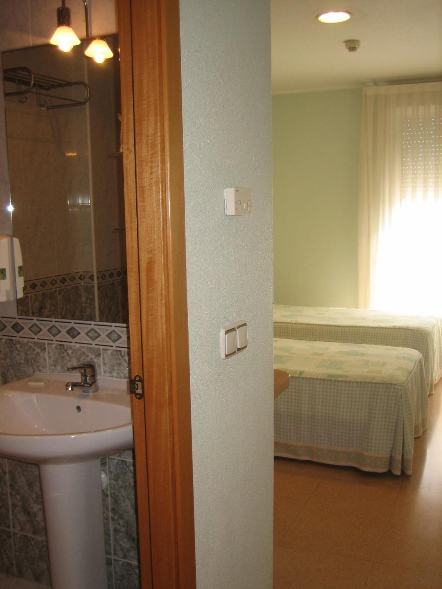 Hostal Madruga Ельче Екстер'єр фото